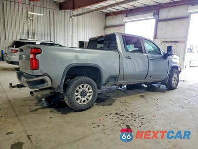 Trzecie zdjęcie samochodu z tyłu: 2024 CHEVROLET SILVERADO K2500 HEAVY DUTY LT VIN:1GC4YNEY3RF159840 - miniatura
