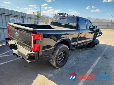 Trzecie zdjęcie samochodu z tyłu: 2023 FORD F350 VIN:1FT8W3BTXPED48184 - miniatura