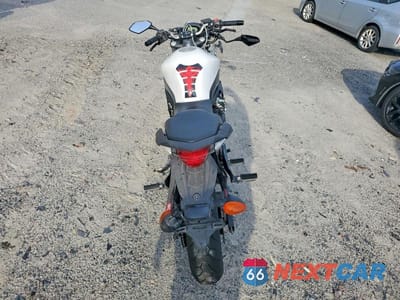 Zdjęcie 6 z 9 samochodu: 2012 YAMAHA FZ6 R VIN:JYARJ18E5CA009412 - miniatura