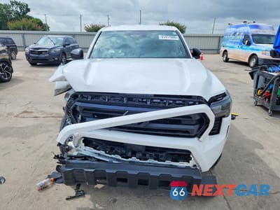 Piąte zdjęcie samochodu w środku: 2024 TOYOTA TACOMA SR VIN:3TYJDAHN9RT016694 - miniatura