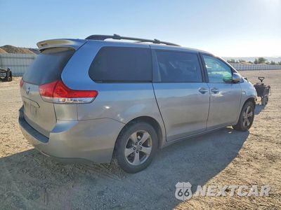 Trzecie zdjęcie samochodu z tyłu: 2012 TOYOTA SIENNA VIN:5TDKK3DC5CS191506 - miniatura