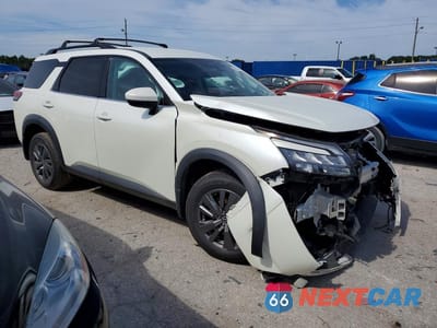 Czwarte zdjęcie samochodu z boku: 2023 NISSAN PATHFINDER SV VIN:5N1DR3BC9PC277184 - miniatura