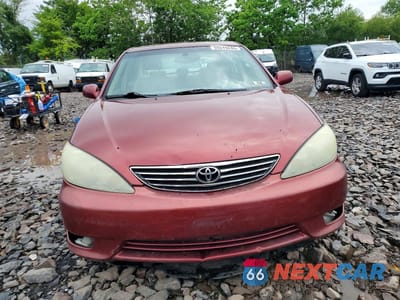 Piąte zdjęcie samochodu w środku: 2005 TOYOTA CAMRY XLE V6 VIN:4T1BF30K35U087897 - miniatura