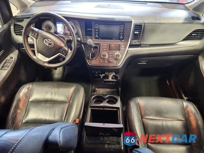 Zdjęcie 8 z 13 samochodu: 2018 TOYOTA SIENNA SE PREMIUM 8-PASSENGER VIN:5TDXZ3DC3JS934095 - miniatura