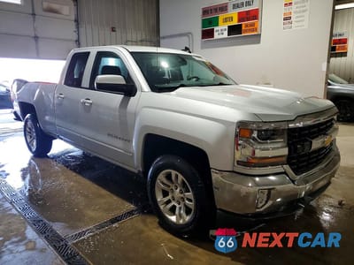 Czwarte zdjęcie samochodu z boku: 2016 CHEVROLET SILVERADO K1500 LT VIN:1GCVKREC0GZ160084 - miniatura
