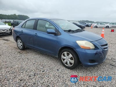 Czwarte zdjęcie samochodu z boku: 2008 TOYOTA YARIS BASE VIN:JTDBT923784008127 - miniatura