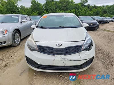 Piąte zdjęcie samochodu w środku: 2014 KIA RIO LX VIN:KNADM4A32E6361950 - miniatura