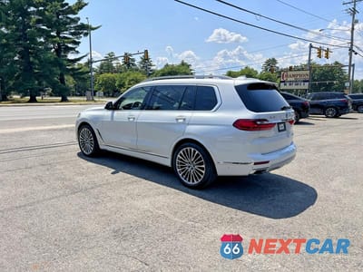 Trzecie zdjęcie samochodu z tyłu: 2022 BMW X7 XDRIVE40I VIN:5UXCW2C07N9N12908 - miniatura