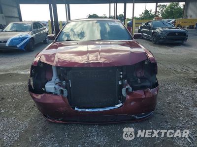 Piąte zdjęcie samochodu w środku: 2019 CHRYSLER 300 S VIN:2C3CCABG3KH693945 - miniatura
