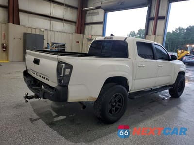 Trzecie zdjęcie samochodu z tyłu: 2017 TOYOTA TACOMA SR VIN:5TFAX5GN8HX102096 - miniatura
