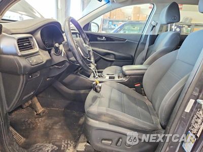 Zdjęcie 7 z 13 samochodu: 2019 KIA SORENTO LX VIN:5XYPG4A37KG557012 - miniatura
