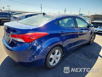 Trzecie zdjęcie samochodu z tyłu: 2013 HYUNDAI ELANTRA GLS VIN:KMHDH4AEXDU793040 - miniatura