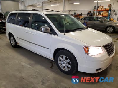 Czwarte zdjęcie samochodu z boku: 2010 CHRYSLER TOWN & COUNTRY TOURING PLUS VIN:2A4RR8DX9AR436625 - miniatura