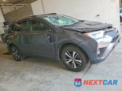 Czwarte zdjęcie samochodu z boku: 2017 TOYOTA RAV4 XLE VIN:JTMRFREV8HD209327 - miniatura