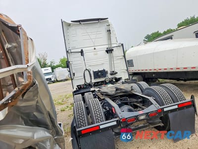 Drugie zdjęcie samochodu z przodu: 2024 VOLVO VNL SEMI TRUCK VIN:4V4NC9EH2RN340237 - miniatura