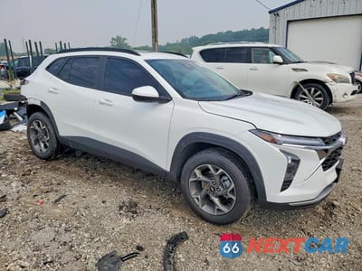 Czwarte zdjęcie samochodu z boku: 2026 CHEVROLET TRAX 1LT VIN:KL77LHEP8TC119974 - miniatura