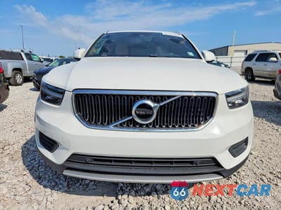 Piąte zdjęcie samochodu w środku: 2020 VOLVO XC40 T4 MOMENTUM VIN:YV4AC2HK5L2278170 - miniatura