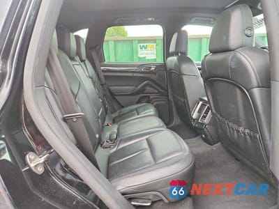 Zdjęcie 11 z 13 samochodu: 2013 PORSCHE CAYENNE VIN:WP1AF2A26DLA37443 - miniatura