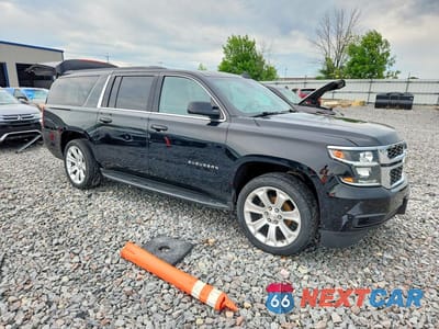 Czwarte zdjęcie samochodu z boku: 2018 CHEVROLET SUBURBAN K1500 LT VIN:1GNSKHKC2JR329926 - miniatura