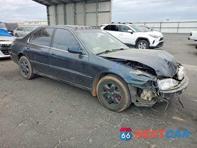 Czwarte zdjęcie samochodu z boku: 1997 HONDA ACCORD EX VIN:1HGCE6679VA024371 - miniatura
