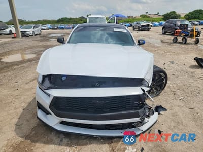 Piąte zdjęcie samochodu w środku: 2024 FORD MUSTANG VIN:1FA6P8TH0R5134888 - miniatura