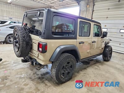 Trzecie zdjęcie samochodu z tyłu: 2022 JEEP WRANGLER UNLIMITED SPORT VIN:1C4HJXDG5NW227530 - miniatura