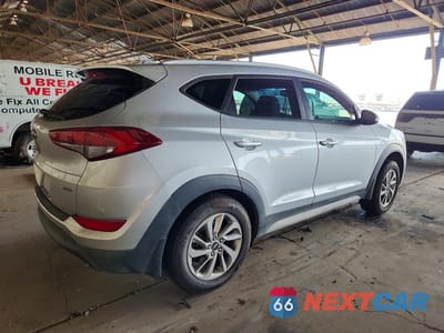 Trzecie zdjęcie samochodu z tyłu: 2017 HYUNDAI TUCSON SE PLUS VIN:KM8J3CA43HU466603 - miniatura