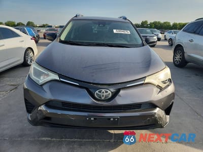 Piąte zdjęcie samochodu w środku: 2018 TOYOTA RAV4 LE VIN:JTMZFREV9JJ740799 - miniatura