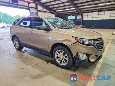 Czwarte zdjęcie samochodu z boku: 2018 CHEVROLET EQUINOX LS VIN:2GNAXREVXJ6176238 - miniatura
