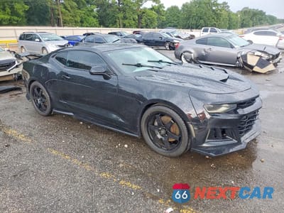 Czwarte zdjęcie samochodu z boku: 2017 CHEVROLET CAMARO LT VIN:1G1FC1RS0H0107825 - miniatura