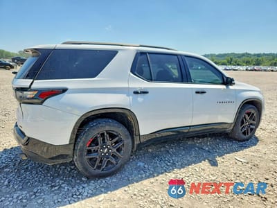 Trzecie zdjęcie samochodu z tyłu: 2021 CHEVROLET TRAVERSE PREMIER VIN:1GNEVKKW5MJ128486 - miniatura