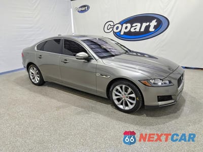 Czwarte zdjęcie samochodu z boku: 2017 JAGUAR XF PREMIUM VIN:SAJBD4BNXHCY36116 - miniatura