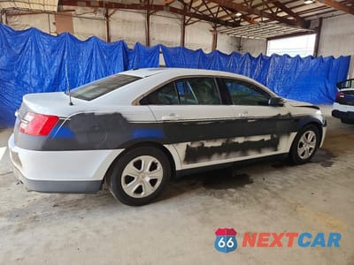 Trzecie zdjęcie samochodu z tyłu: 2015 FORD TAURUS POLICE INTERCEPTOR VIN:1FAHP2MK6FG119635 - miniatura