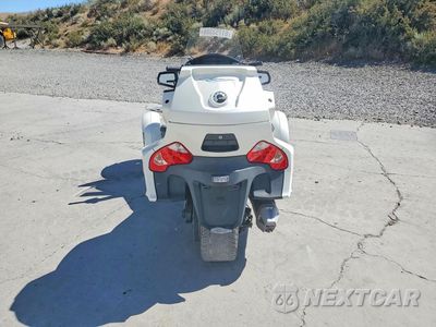 Czwarte zdjęcie samochodu z boku: 2015 CAN-AM SPYDER ROADSTER RT VIN:2BXNBDD27FV003275 - miniatura