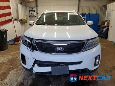 Piąte zdjęcie samochodu w środku: 2014 KIA SORENTO LX VIN:5XYKTDA61EG500051 - miniatura