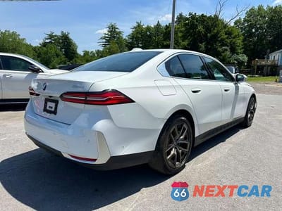 Trzecie zdjęcie samochodu z tyłu: 2026 BMW 530 I VIN:WBA43FJ09TCV72808 - miniatura