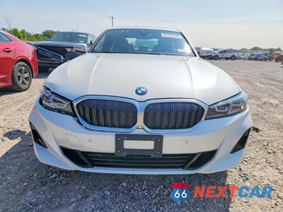 Piąte zdjęcie samochodu w środku: 2023 BMW 330XI VIN:3MW89FF09P8D31448 - miniatura