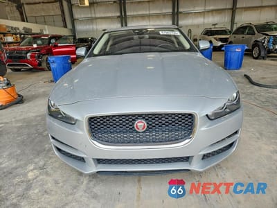 Piąte zdjęcie samochodu w środku: 2017 JAGUAR XE VIN:SAJAR4BGXHA976208 - miniatura