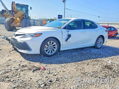 2024 TOYOTA CAMRY LE 4T1C11AK4RU863577 - główne zdjęcie licytacji z USA - miniatura