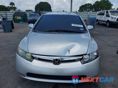 Piąte zdjęcie samochodu w środku: 2008 HONDA CIVIC LX VIN:2HGFA16528H521746 - miniatura