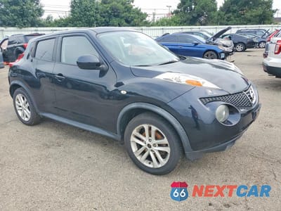 Czwarte zdjęcie samochodu z boku: 2013 NISSAN JUKE S VIN:JN8AF5MV8DT221506 - miniatura