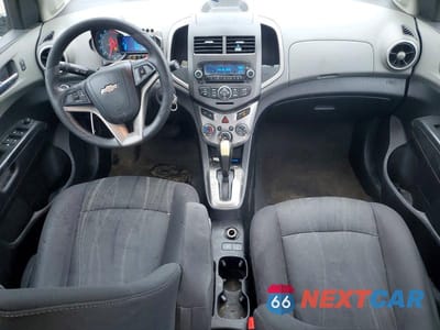 Zdjęcie 8 z 12 samochodu: 2014 CHEVROLET SONIC LT VIN:1G1JC5SH3E4212914 - miniatura