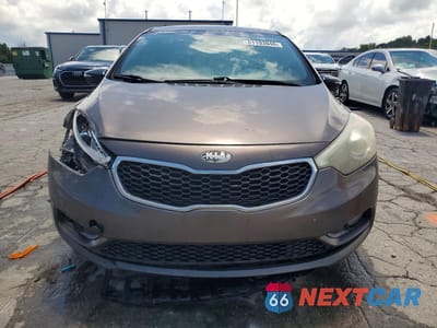 Piąte zdjęcie samochodu w środku: 2014 KIA FORTE EX VIN:KNAFX5A8XE5197032 - miniatura