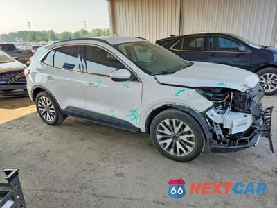 Czwarte zdjęcie samochodu z boku: 2020 FORD ESCAPE TITANIUM VIN:1FMCU9J94LUA98915 - miniatura