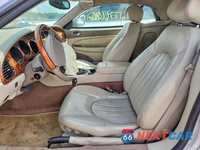 Zdjęcie 7 z 12 samochodu: 2001 JAGUAR XK8 VIN:SAJDA42C41NA19401 - miniatura