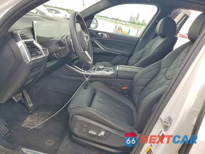 Zdjęcie 7 z 13 samochodu: 2025 BMW X5 XDRIVE50E VIN:5UX43EU00S9Z20658 - miniatura