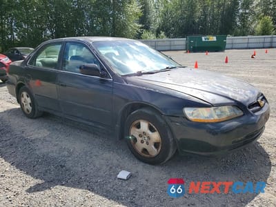 Czwarte zdjęcie samochodu z boku: 2002 HONDA ACCORD EX VIN:1HGCG16552A064132 - miniatura