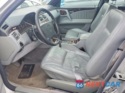 Zdjęcie 7 z 12 samochodu: 1996 MERCEDES-BENZ E 320 VIN:WDBJF55F5TJ013532 - miniatura