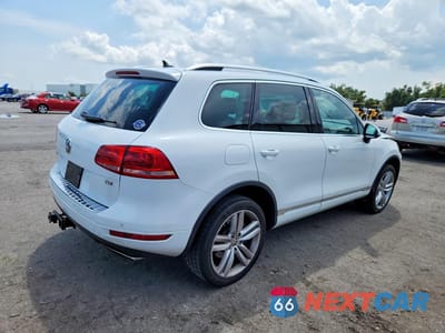 Trzecie zdjęcie samochodu z tyłu: 2013 VOLKSWAGEN TOUAREG V6 TDI VIN:WVGEP9BP3DD004411 - miniatura