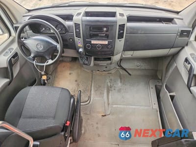 Zdjęcie 8 z 13 samochodu: 2012 MERCEDES-BENZ SPRINTER 2500 VIN:WD3PE8CB1C5693948 - miniatura